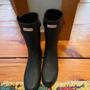 Black short Hunter rain boots